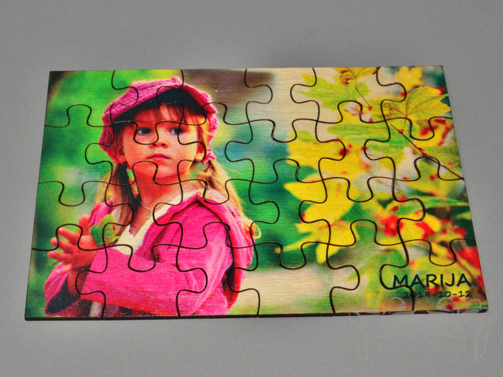 Medinė dėlionė 24 dalys įvairių išmatavimų 5 Medinė dėlionė, Dėlionė ant medžio