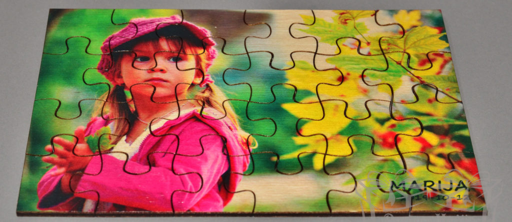 Medinė dėlionė 24 dalys įvairių išmatavimų 4 Medinė dėlionė, Dėlionė ant medžio