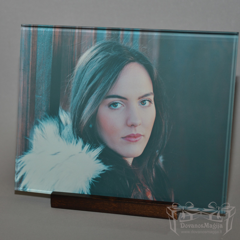 Nuotrauka stikle - AKCIJA 31 ant stiklo 20x25 cm Mergina , darbų galerija