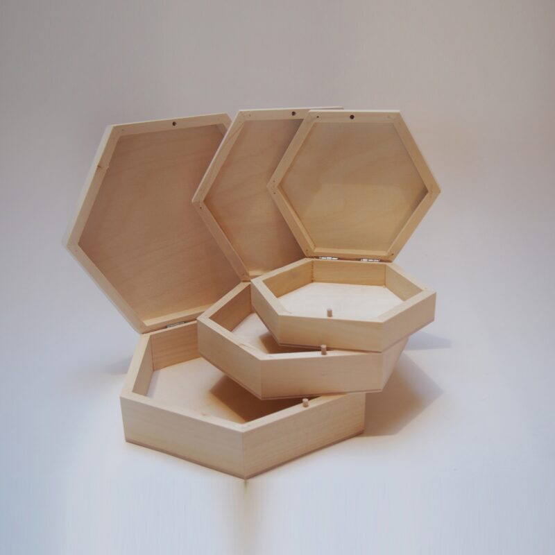 Medinė dėžutė šešiakampė 19x16x5cm 4 Medinė dėžutė šešiakampė