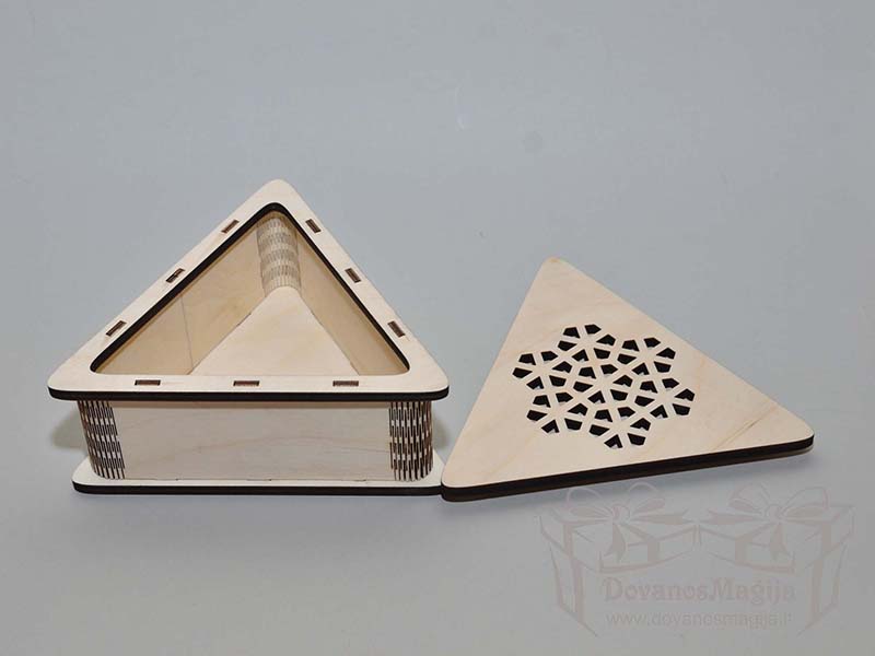 Medinė dėžutė trikampė 14x16x6cm