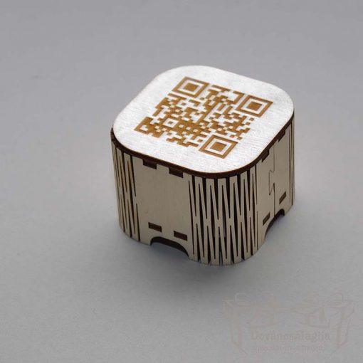 Medinė dėžutė mažylė 5x5x4cm