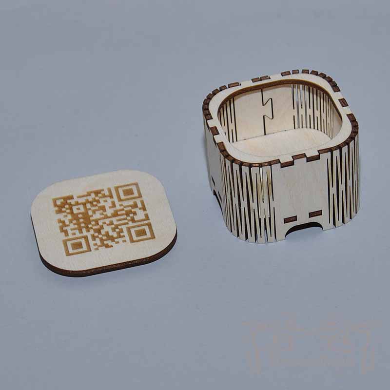 Medinių dėžučių gamyba pagal invidualų užsakymą 13 Medinė dėžutė mažylė 5x5x4cm