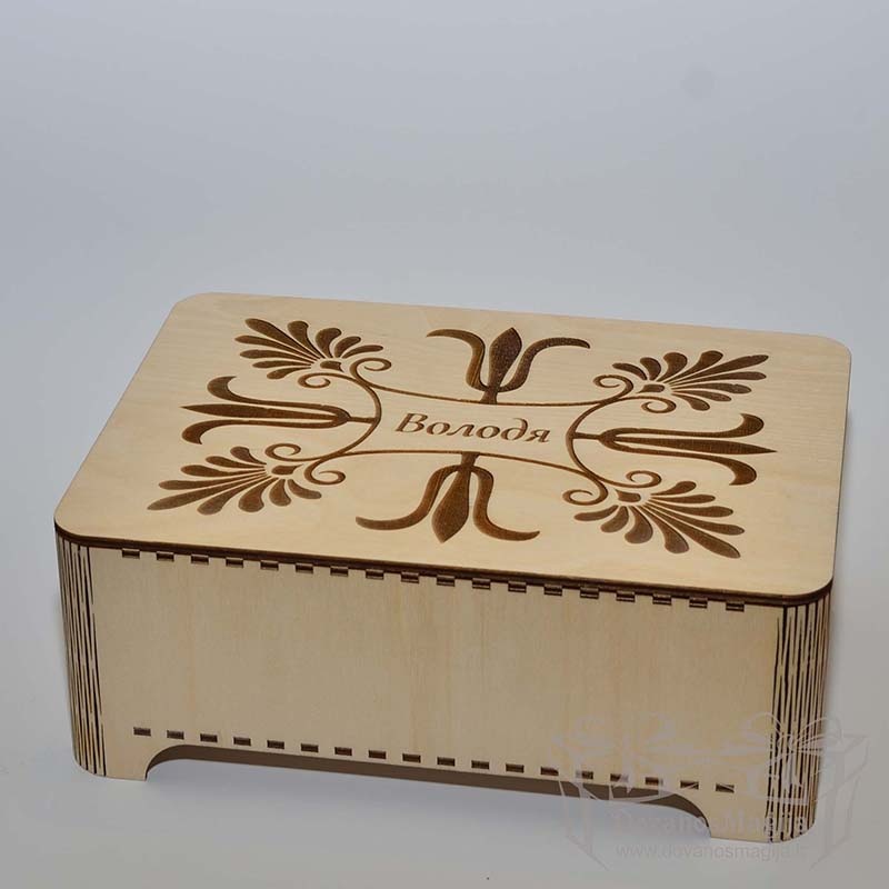 <figure class="wp-block-image size-large"><figcaption> <h3>Butelis ir stikliukas su graviravimu ir dėžute</h3> <ul> <li>Graviruojame ant Mūsų tuščio butelio pasirinktą tekstą</li> <li>Butelių turime įvairių formų ir įvarioms progoms, klauskite prieš uždsakant,</li> <li>įprastai turime širdelės, Jaunavedžių, Sunkvežimio ir kitų formų</li> <li>Ant butelio išgraviruosime vardą ar/ir datą</li> <li>Prideriname ir sukomplektuojame dėžutę su spauda ar agraviravimu</li> <li>Galime atspausdinti pasirinktą paveikslėlį ar nuotrauką</li> <li>Butelis stiklinis</li> <li class="pp_description">Tam kad užsakyti, susisiekite su mumis suderinsime tekstą ir kitus niuansus.</li> <li>Telefonas pasiteirauti ir užsakyti: +370 621 95661</li> </ul> </figcaption></figure> <ul> <li>El. paštas: <a href="mailto:info@dovanosmagija.lt">info@dovanosmagija.lt</a></li> <li><span style="font-size: 16px;">Mūsų kontaktai:</span></li> <li><a style="font-size: 16px; background-color: #ffffff;" href="https://www.dovanosmagija.lt/apie/kontaktai/">Kontaktai</a></li> <li>Bendraukite su mumis per Facebook:</li> <li><a href="https://www.facebook.com/DovanosMagijaTau" target="_blank" rel="nofollow noopener noreferrer">https://www.facebook.com/DovanosMagijaTau</a></li> <li>Aplankykite mus Youtube:<a href="https://www.youtube.com/channel/UCwOaJ1mBr-dd290SIwt0-jA" target="_blank" rel="nofollow noopener noreferrer">https://www.youtube.com/channel/UCwOaJ1mBr-dd290SIwt0-jA</a></li> </ul>