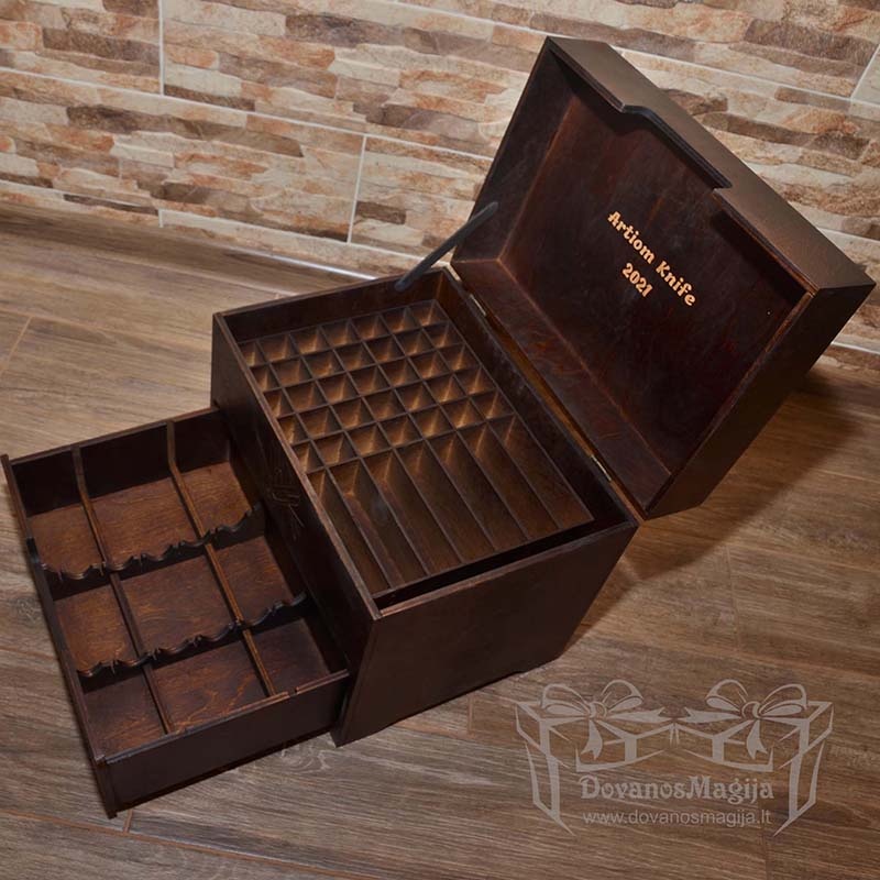Medinė dėžutė peiliams 37x27xh33cm